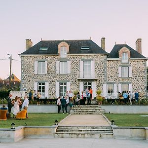 Domaine Les Jardins Darsene Bed and Breakfast Tinténiac Exterior photo