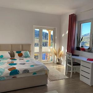 Appartamento Grosses Und Schoenes Zimmer Mit Balkon Zhaban Exterior photo