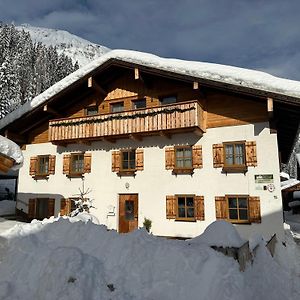 Haus Walch Bed and Breakfast Elbigenalp Exterior photo