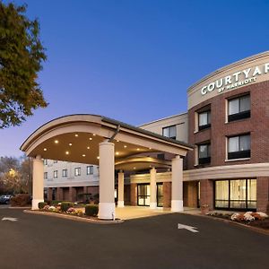 Hotel Courtyard Wall At Monmouth Shores Corporate Park Exterior photo