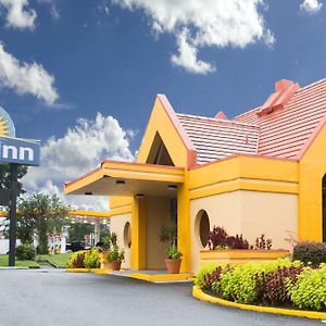 Days Inn By Wyndham Ocala North Exterior photo