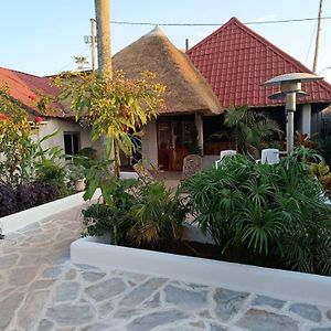 Mia Safari Lodge And Restaurant Entebbe Exterior photo