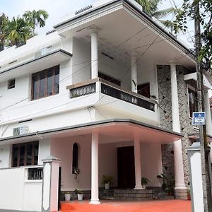 Appartamento Hosted By Resmi Jayalal Kochi Exterior photo