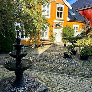 Tollgaarden Gjestegaard Bed and Breakfast Larvik Exterior photo