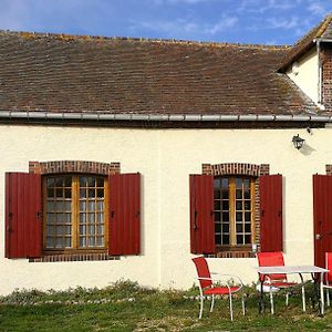 Hotel La Longère aux Volets Rouges, Meublé Tourisme 2 étoiles Maillebois Exterior photo