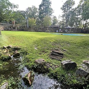 Poolside Queen Cabana With Two Queen Beds, Full Kitchen And Pool Access Overlooking Lake Ouachita, Hotel Room Mount Ida Exterior photo