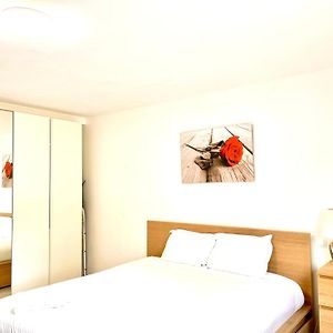 Large Room In Schuttrange Free Parking 10Mins To Airport Excellent Customer Services Lussemburgo Exterior photo