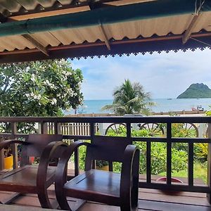 Hotel Seesea Thai Wooden House On Beachfront Prachuap Khiri Khan Exterior photo