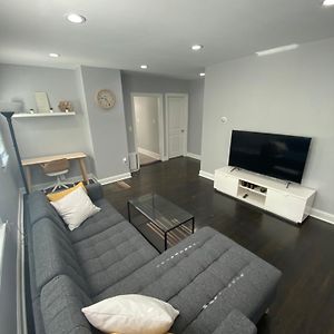 Appartamento Luxury 3 Bdr Apt With Backyard And Off-Street Parking Watertown Exterior photo