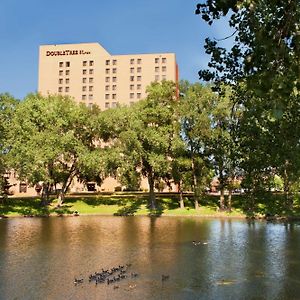 Doubletree By Hilton Minneapolis Park Place St. Louis Park Exterior photo