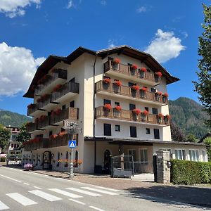 Albergo Dolomiti Fiera Di Primiero Exterior photo