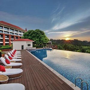 Hotel Doubletree By Hilton Goa - Panaji Exterior photo