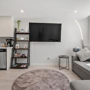 Appartamento Cozy Rockland Park Unit+Parking YYC Exterior photo