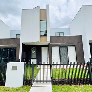 Austral Newly Built Modern 3 Bedroom Home Horningsea Park Exterior photo