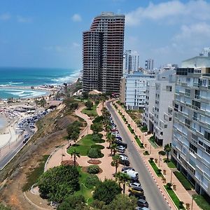 Appartamento דירה יפיפיה ומרווחת ליד הים Netanya Exterior photo