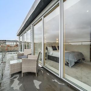 Amazing One Bedroom Penthouse In Wimbledon Londra Exterior photo