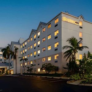 Hotel Hampton By Hilton Grand Cayman Seven Mile Beach George Town Exterior photo