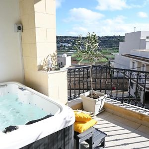 Appartamento Ta'Lonza Luxury Near Goldenbay With Hot Tub App1 Mellieħa Exterior photo