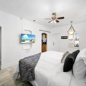 Appartamento Komffy Waterside Studio W/ King Bed Hollywood Exterior photo