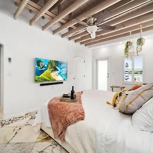 Appartamento Komffy Studio With King Bed Hollywood Exterior photo