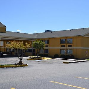 Econo Lodge&Suites Greensboro Exterior photo