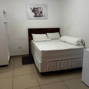 Comfort Guesthouse Windhoek Exterior photo