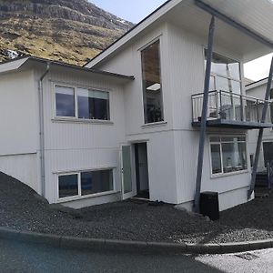 Appartamento Amazing Sea And Mountain View Klaksvík Exterior photo