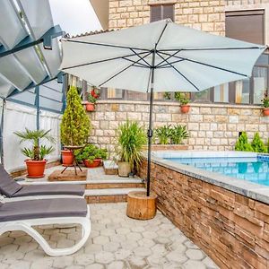 Appartamento La Kava 1-Br Apt With Terrace In Ain Aar Al Atshanah Exterior photo