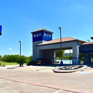 Americas Best Value Inn & Suites Haltom City Ft. Worth Exterior photo