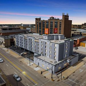 Econo Lodge Inn&Suites Waterloo Exterior photo