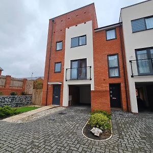 Modern 3 Bedroom Town House Ipswich Exterior photo