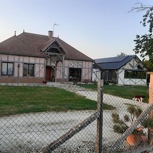 Au Pans De Bois. Repos Et Detente Bed and Breakfast Auxon  Exterior photo