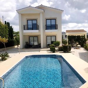 Modern 3 bedroom villa, pool&close to golf course Paphos Exterior photo
