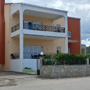 Σπίτι Δίπλα Στην Θάλασσα Villa Patras Exterior photo