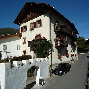 Hotel Garni Sonne Malles Venosta Exterior photo