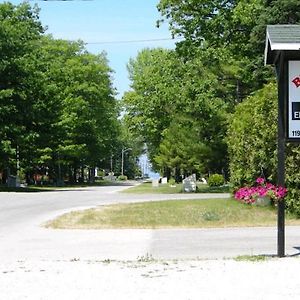 Hotel Birch Haven By The Beach Wasaga Beach Exterior photo