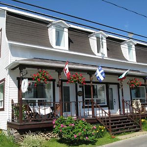 Gite Aux Traditions Bed and Breakfast Saint-Jean-des Piles Exterior photo