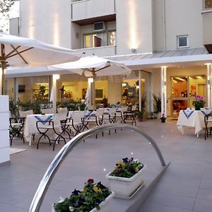 Hotel Nives Riccione Exterior photo