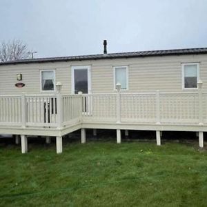 Beautiful Two Bedroom Caravan With Decking Eastchurch Exterior photo