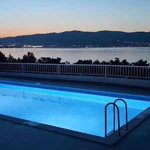 Haven Apartment With Pool Next To The Beach Slatine Exterior photo