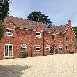 The Old Coach House Bed and Breakfast Llangollen Exterior photo