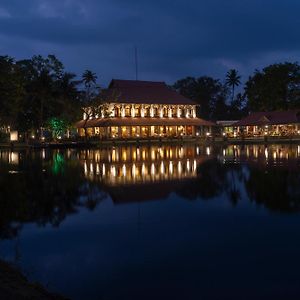 Taj Kumarakom Resort And Spa Kerala Exterior photo