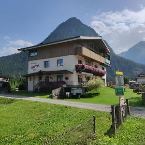 Hotel Haus Seppi Neukirchen am Großvenediger Exterior photo