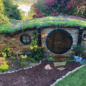 Hotel Hobbit Haven Santa Barbara Exterior photo