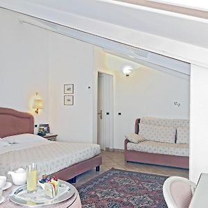 Hotel Kursaal Passignano sul Trasimeno Room photo