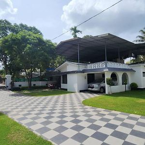 Garden Park Villa Tiruvalla Exterior photo