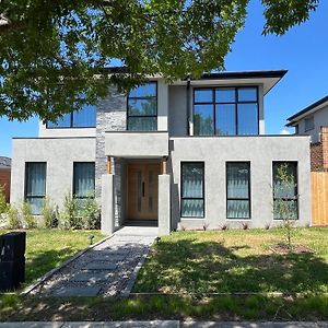 Elegant Private Rooms In Doncaster East Exterior photo