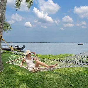 Kumarakom Lake Resort Exterior photo