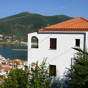 Vardiola Apartments Città di Skopelos Exterior photo