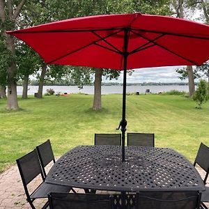 Direct Lakefront Cottage On Lake Simcoe In Orillia Exterior photo